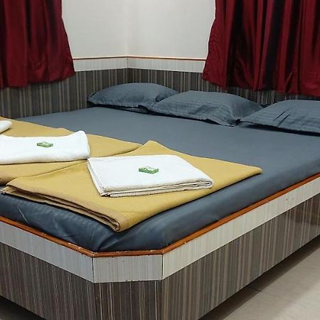 Sai Raghunandan Guest House Shirdi Buitenkant foto