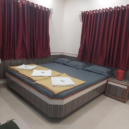 Sai Raghunandan Guest House Shirdi Buitenkant foto