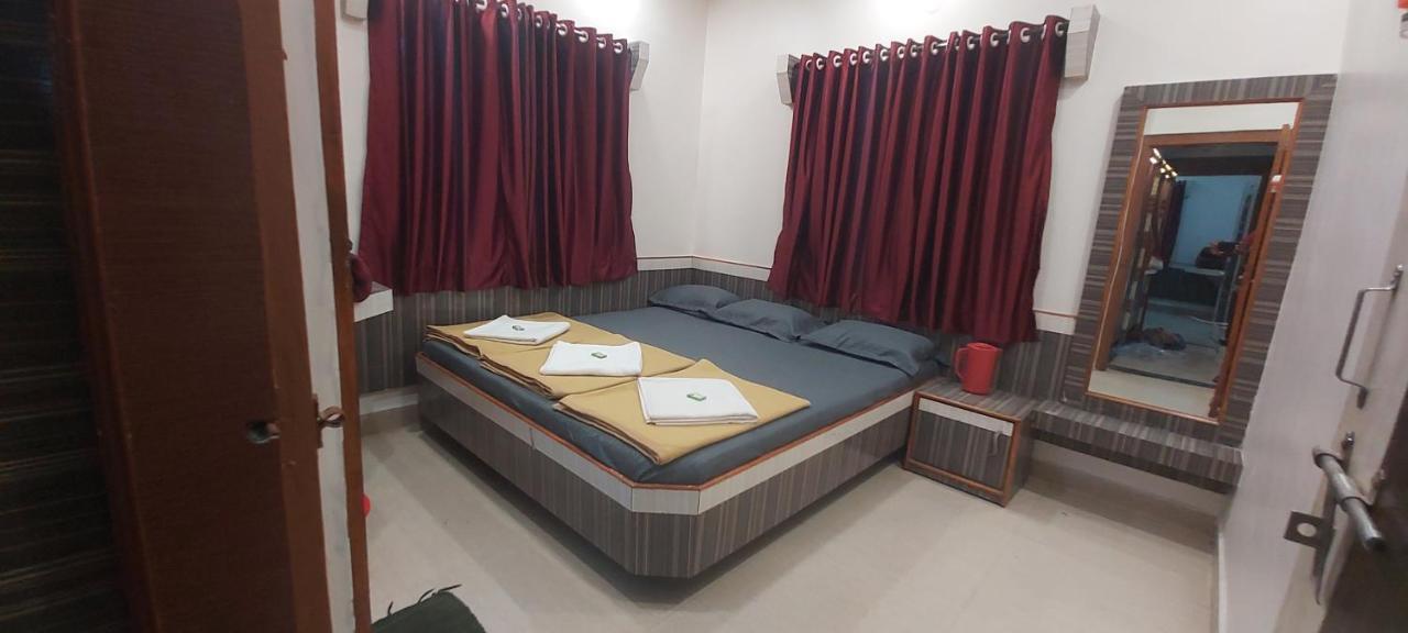 Sai Raghunandan Guest House Shirdi Buitenkant foto