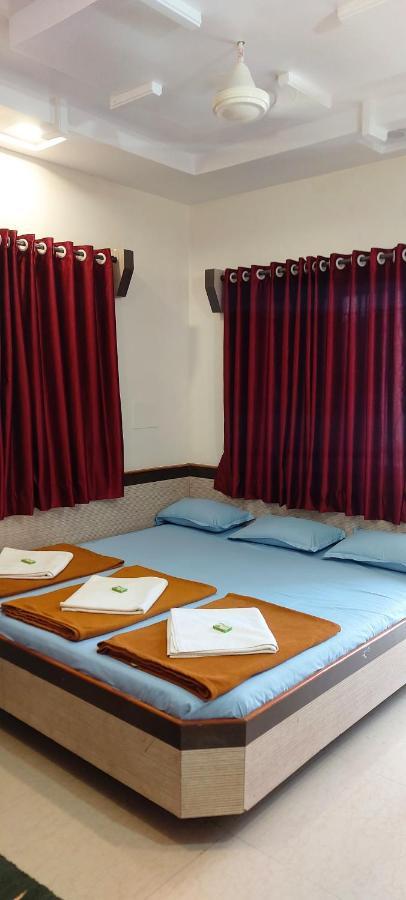 Sai Raghunandan Guest House Shirdi Buitenkant foto