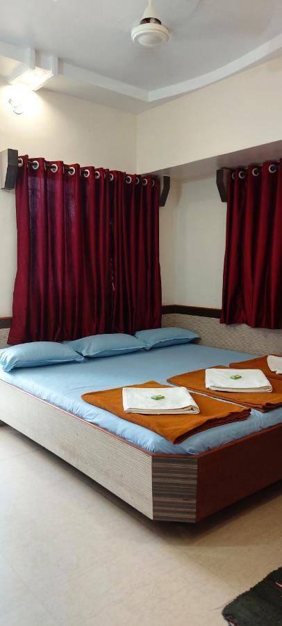 Sai Raghunandan Guest House Shirdi Buitenkant foto