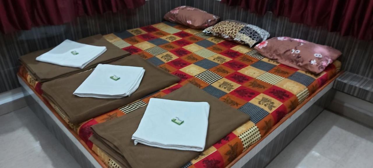 Sai Raghunandan Guest House Shirdi Buitenkant foto