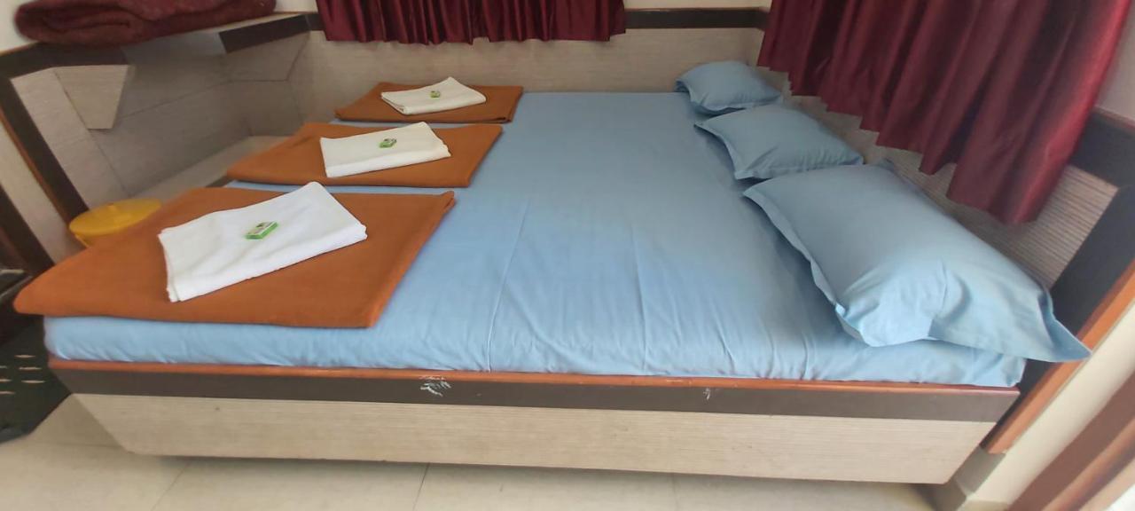 Sai Raghunandan Guest House Shirdi Buitenkant foto